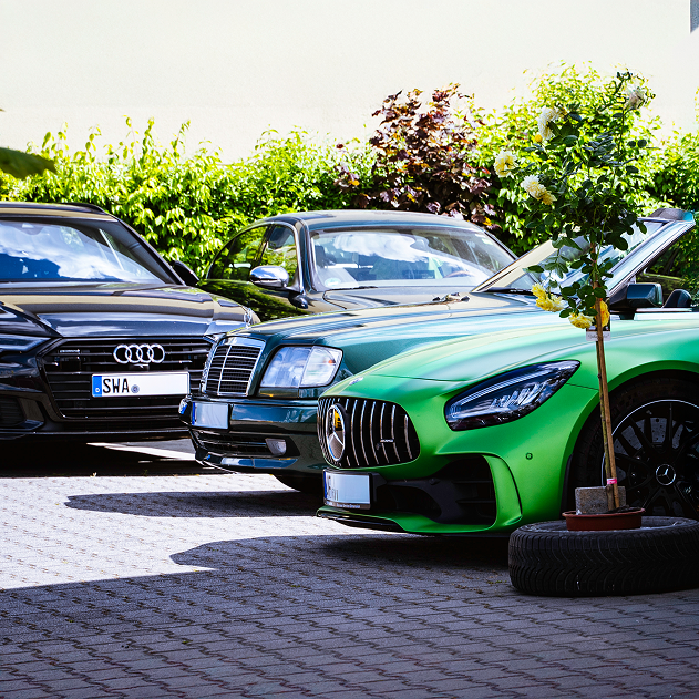 Fahrzeugflotte mit Mercedes Cabrio, Audi SUV und Sportwagen in NeuAnspach