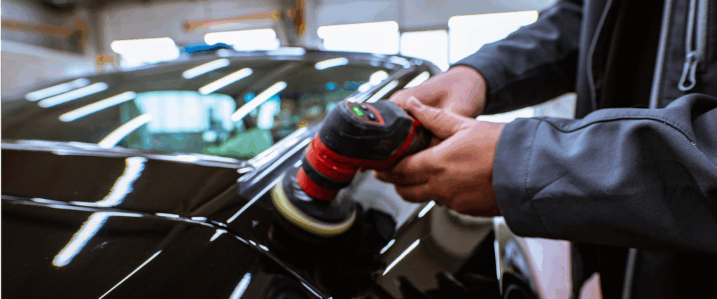 Poliermaschine im Einsatz bei Lackaufbereitung in Neu-Anspach